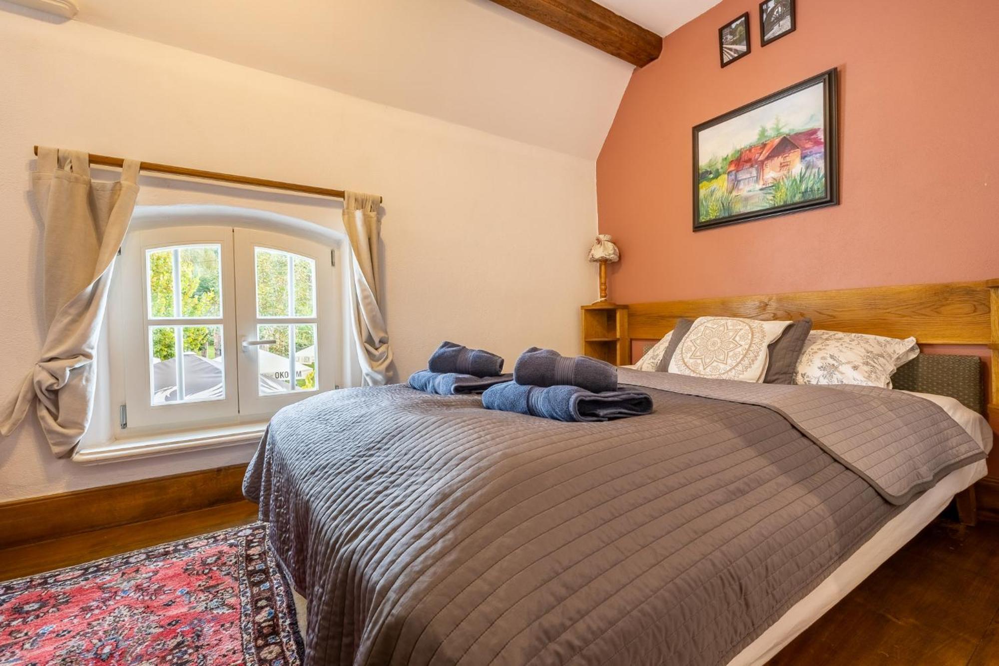 Bed and Breakfast Gosciniec Pod Zajacem à Oleśnica Extérieur photo